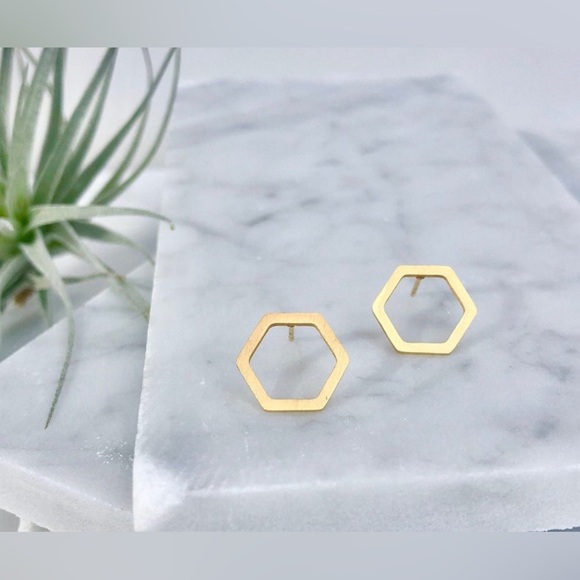 BOGO! Dainty open Hexagon stud
Earrings in Color Gold - NEW Boutique - Picture 2 of 6